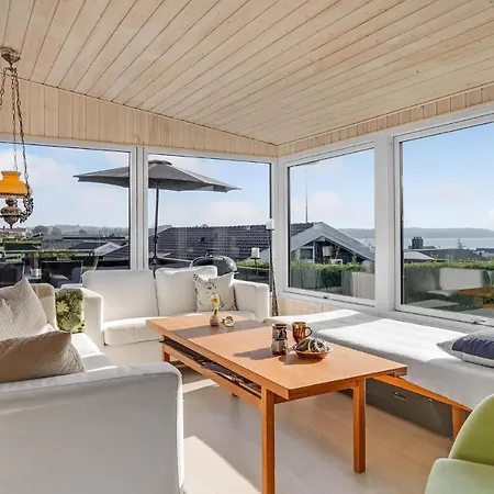 4 Bedroom Cozy In Ronde