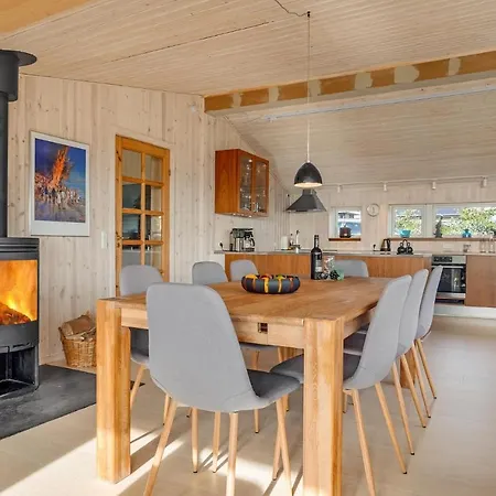 4 Bedroom Cozy In Tatil Evi Rønde