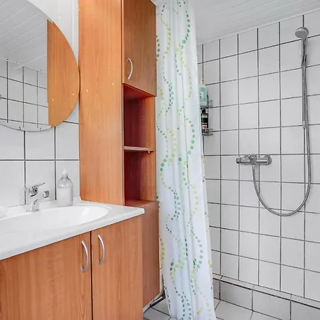 4 Bedroom Cozy In * Ronde