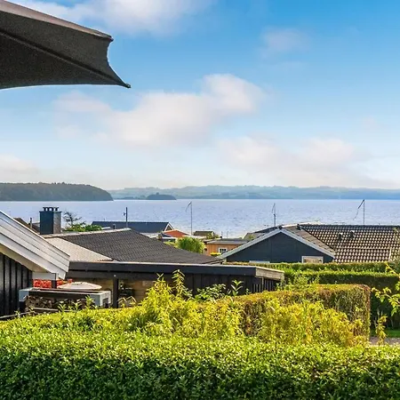 4 Bedroom Cozy In Holiday home *